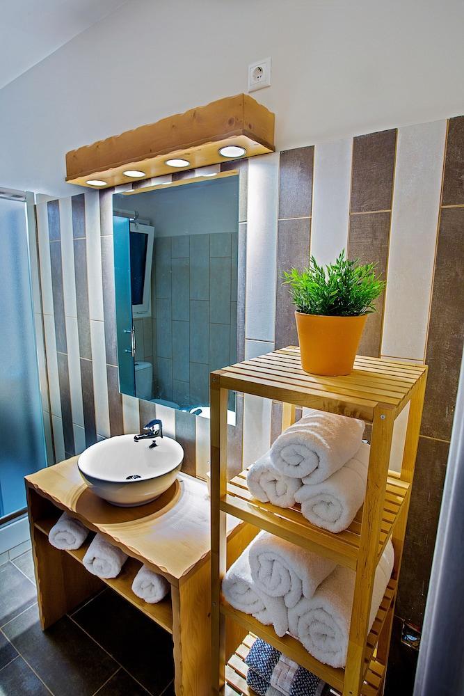 Emerald Apartment
